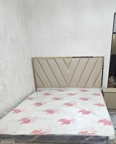 Двуспальная кровать