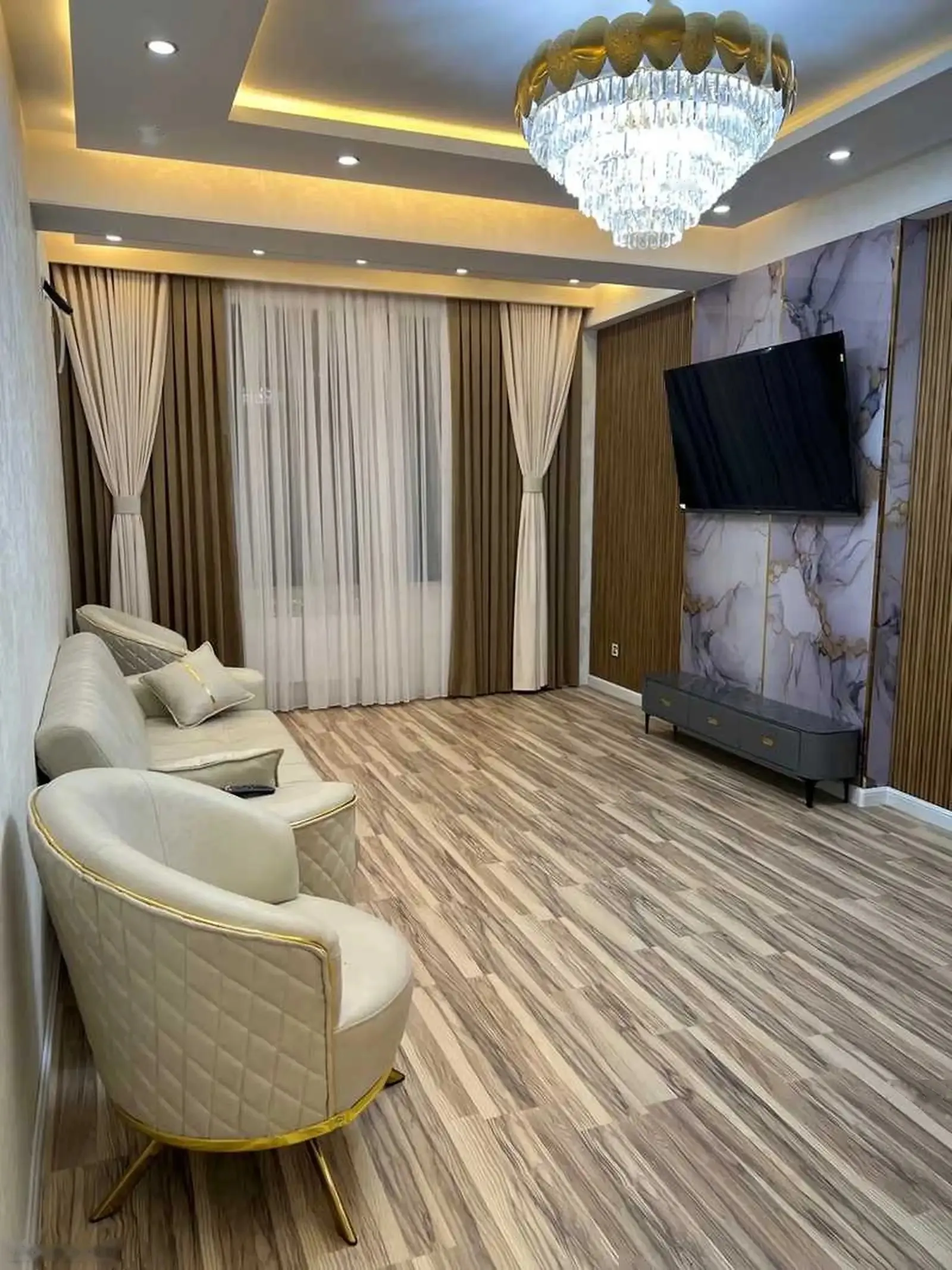 4-комн. квартира, 3 этаж, 138м², 102 мкр, пушти ресторани Шахриёр — миниатюра 1