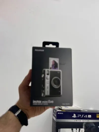 Фотоаппарат Fujifilm insta mini evo