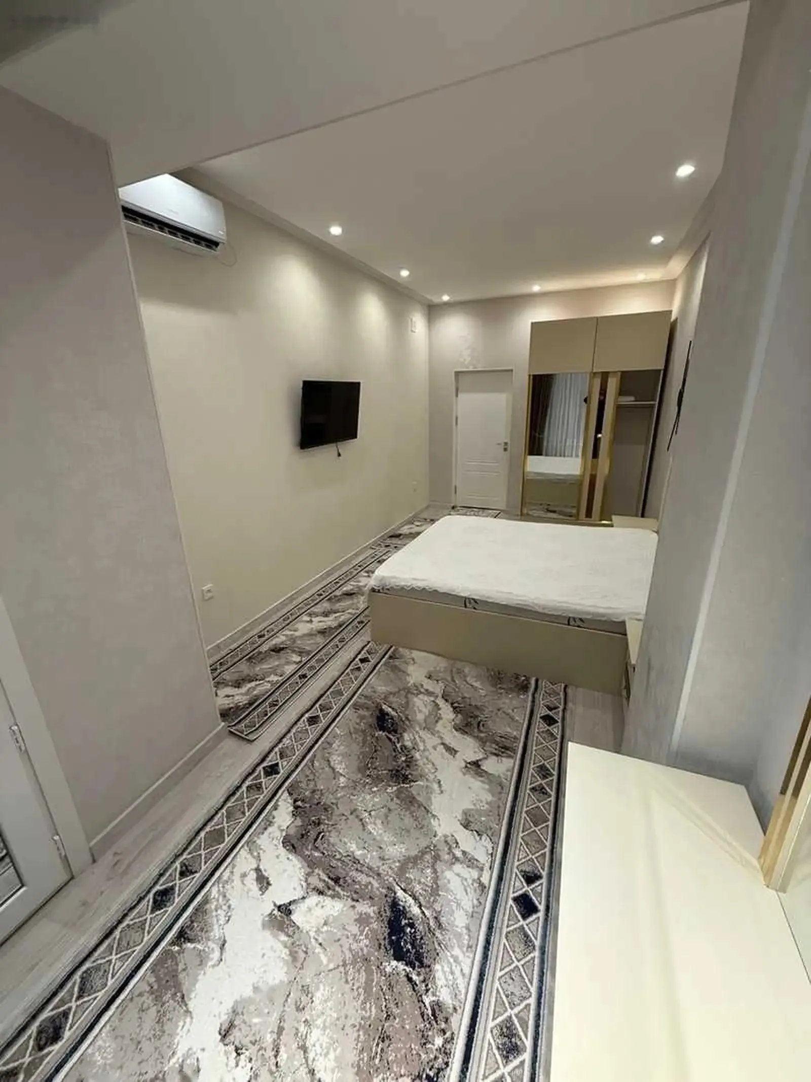 2-комн. квартира, 12 этаж, 90м², Голубой экран — миниатюра 2
