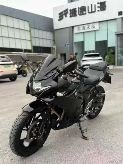 Мотоцикл Suzuki GSX — миниатюра 3