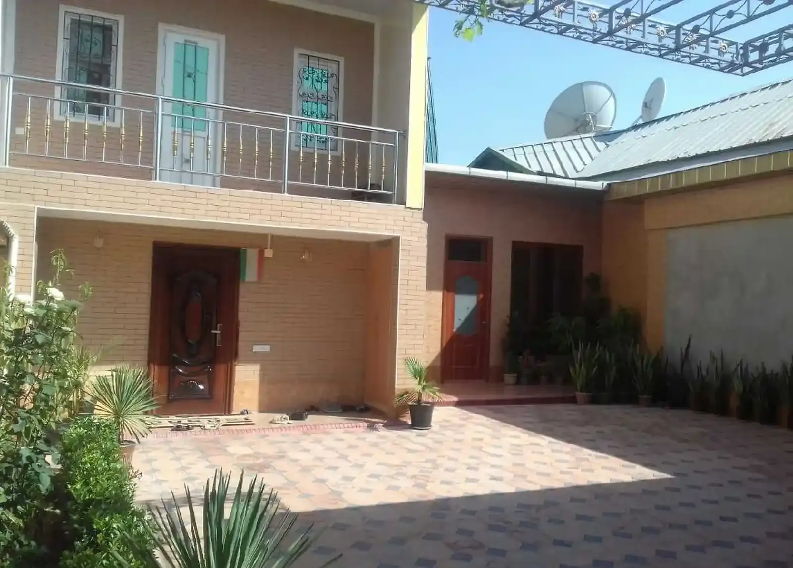 2-этажный, 8 комнатный дом, 300 м² м², 1-Роддом