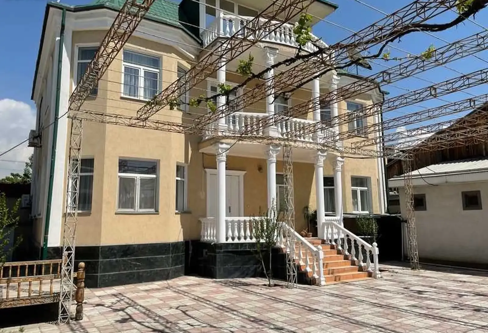 2-этажный, 9 комнатный дом, 350 м², Сомони — миниатюра 1