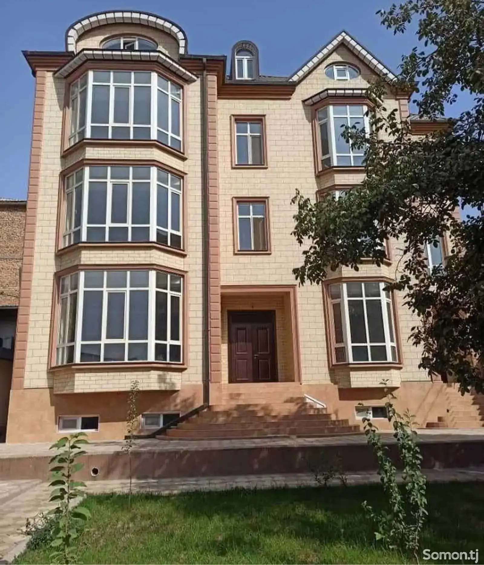 3-этажный, 17 комнатный дом, 630 м², Карамова