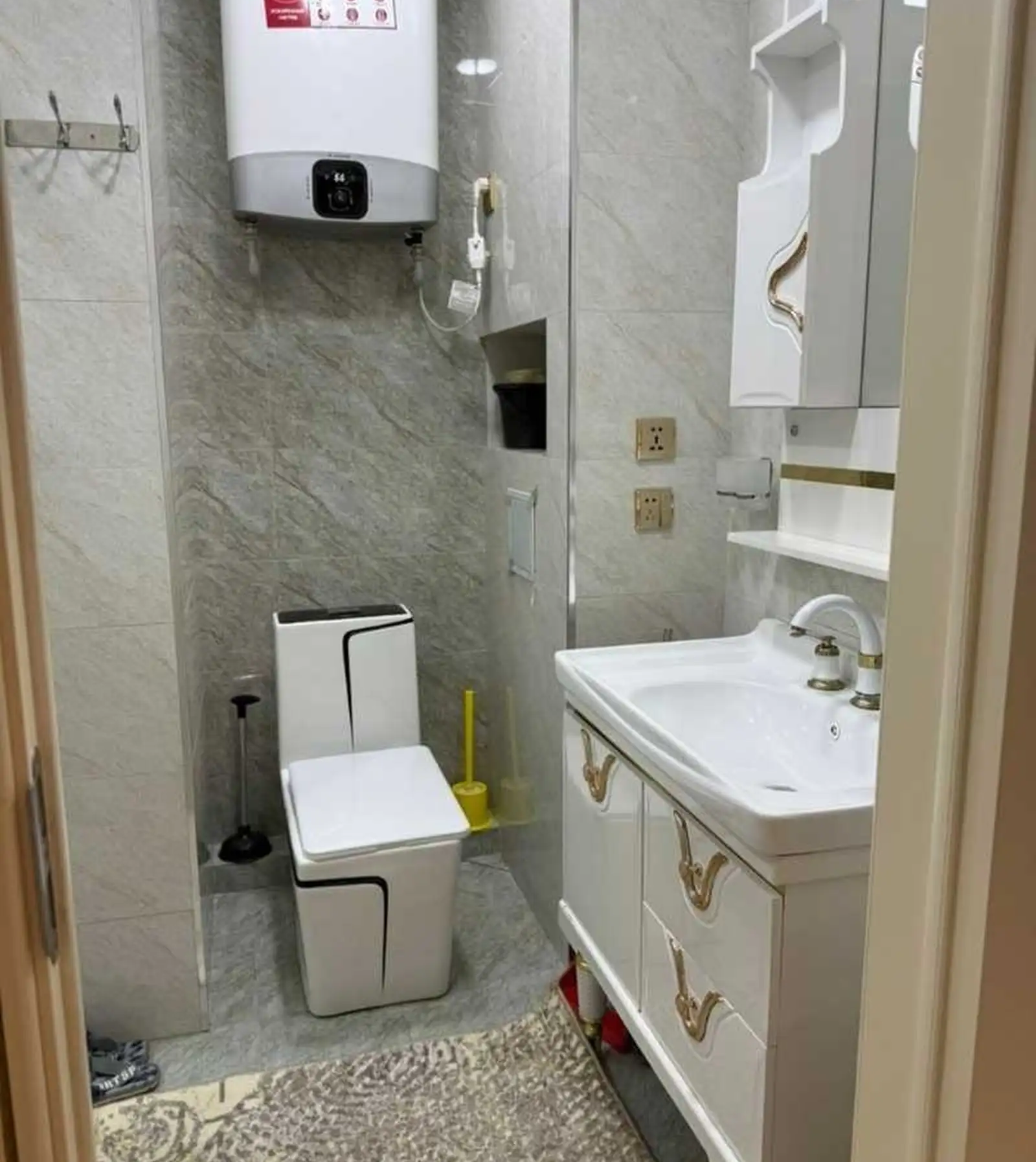3-комн. квартира, 13 этаж, 110м², Шохмансур ру баруи Садбарг дом книжный мир Гелос — миниатюра 9