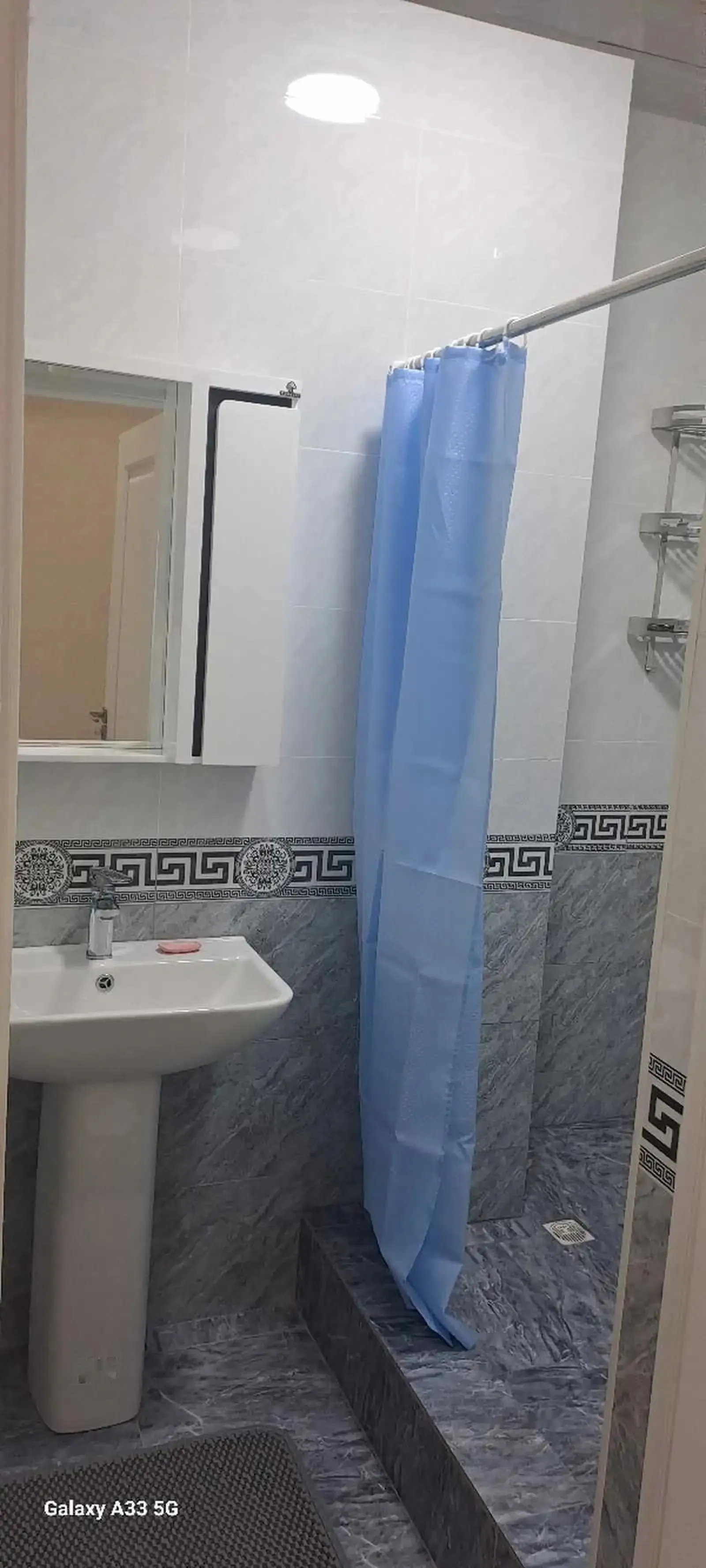 2-комн. квартира, 13 этаж, 75м², Голубой экран — миниатюра 10