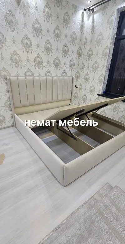Двуспальная кровать
