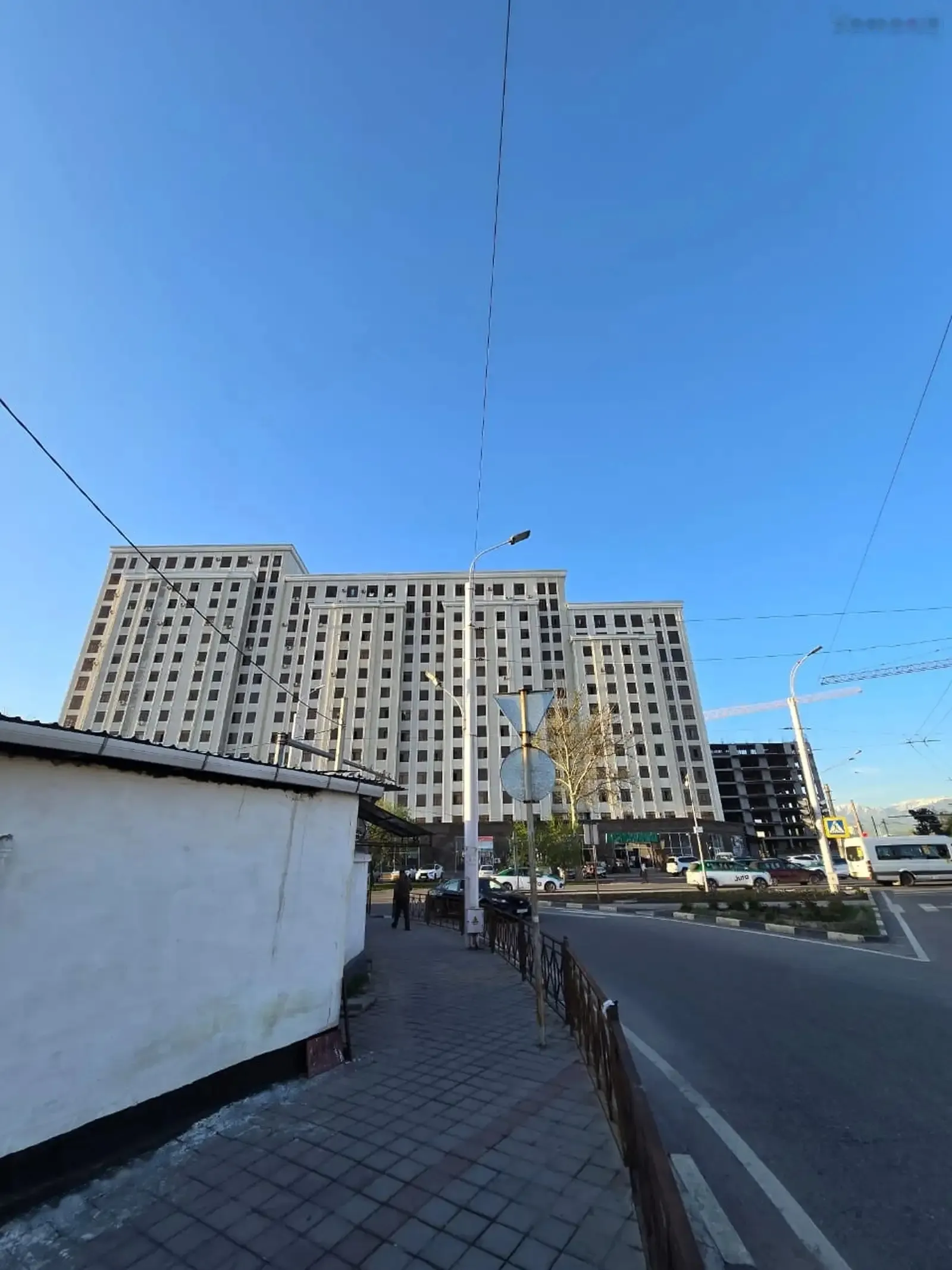 3-комн. квартира, 3 этаж, 80м², Фирдавси — миниатюра 1