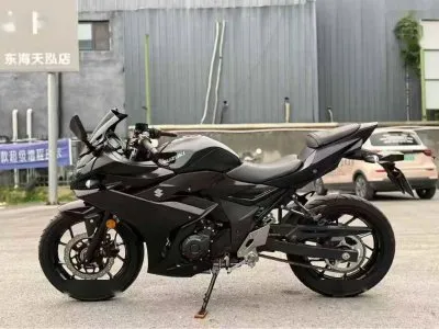 Мотоцикл Suzuki GSX — миниатюра 1