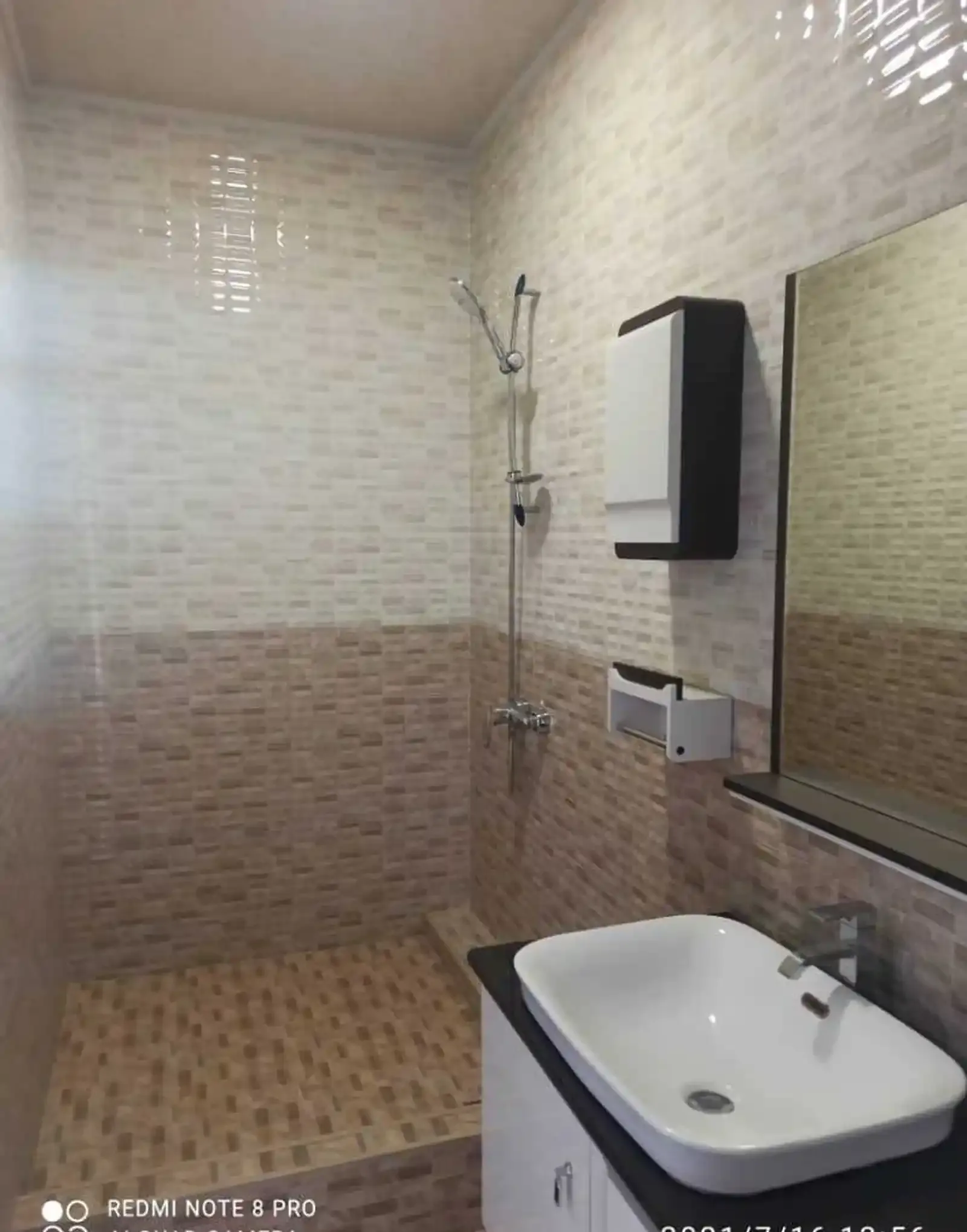 3-этажный, 17 комнатный дом, 630 м², Карамова