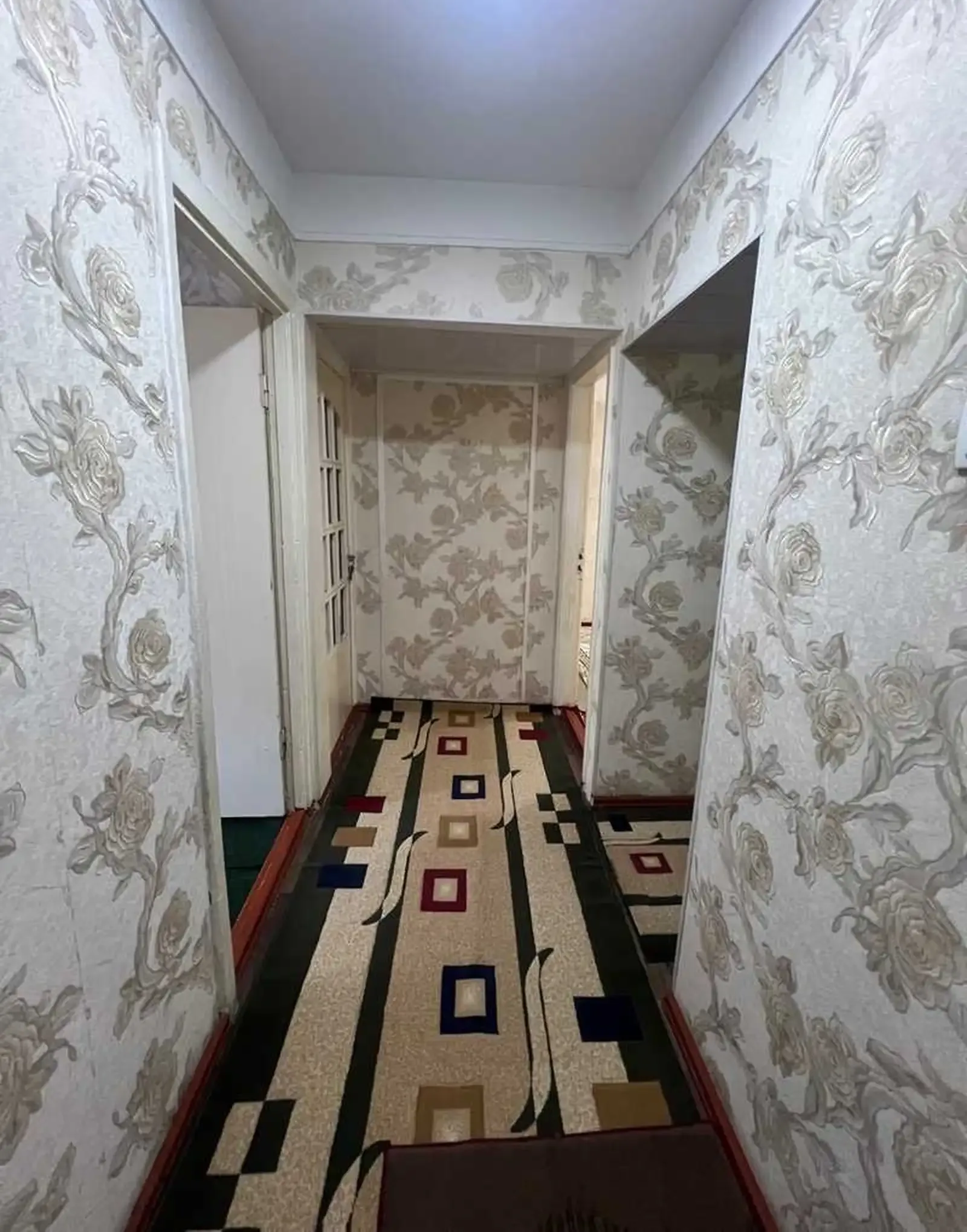2-комн. квартира, Цокольный этаж, 85м², 102 мкр — миниатюра 1
