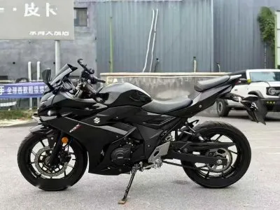 Мотоцикл Suzuki GSX — миниатюра 1