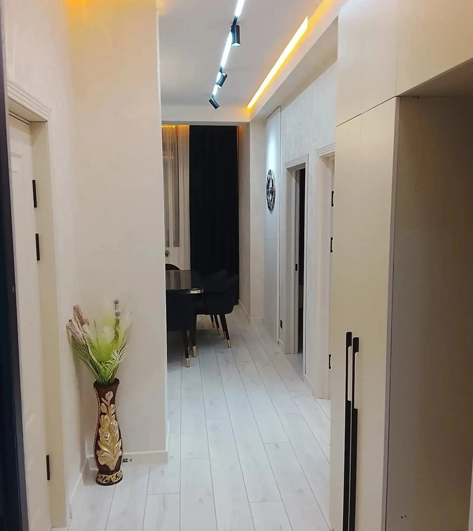 2-комн. квартира, 3 этаж, 55м², 20 Мкр — миниатюра 8