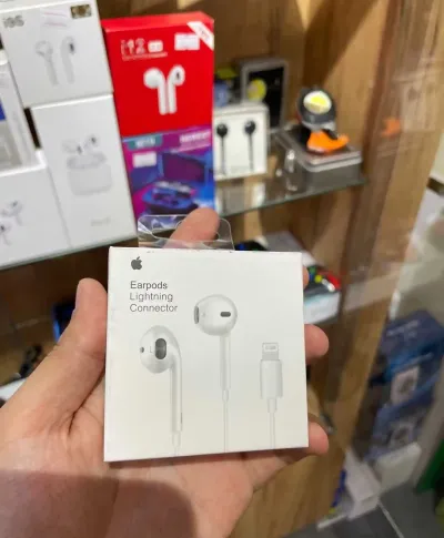 Наушники EarPods with Lightning Connector