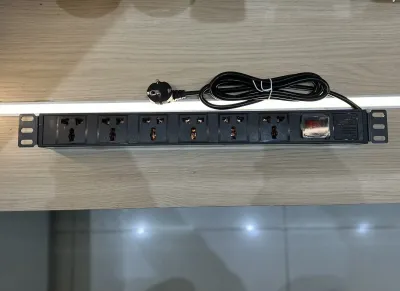 Компактный PDU-удлинитель 6-канальный металлический черный