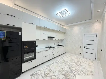 4-комн. квартира, 8 этаж, 93 м², 12 мкр — миниатюра 1