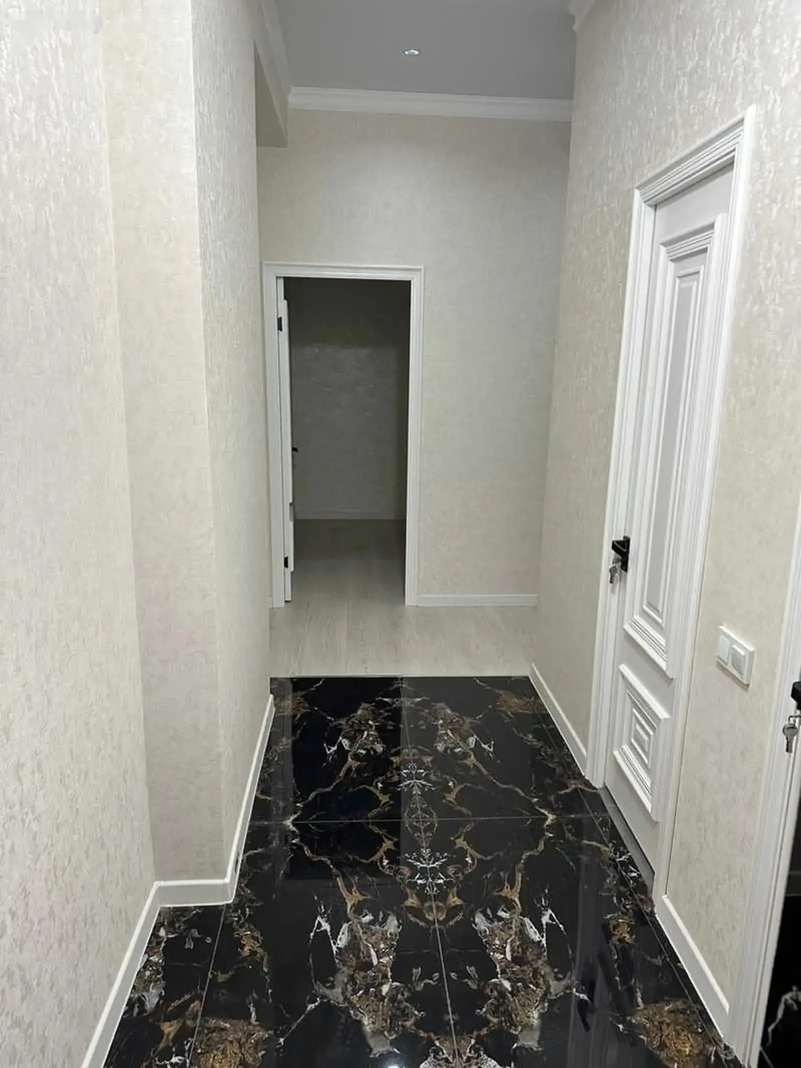 3-комн. квартира, 10 этаж, 80м², Аэропорт — миниатюра 1