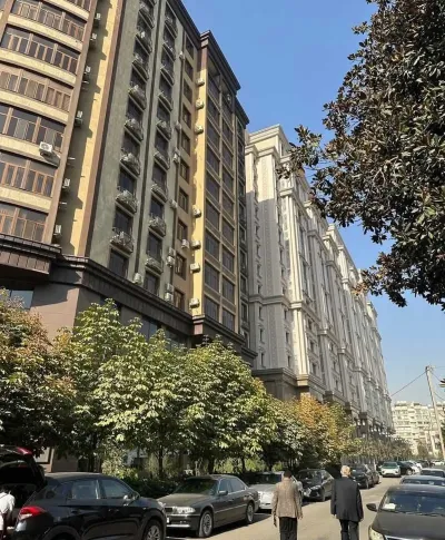 4-комн. квартира, 9 этаж, 178 м², И Сомонӣ — миниатюра 1