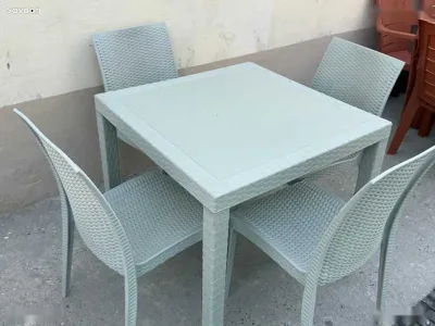Стол со стульями