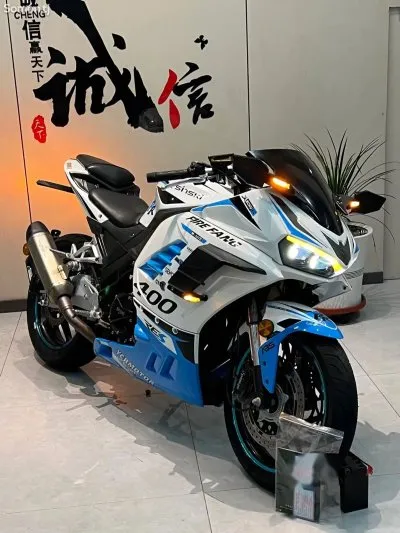 Мотоцикл Kawasaki 400 cc