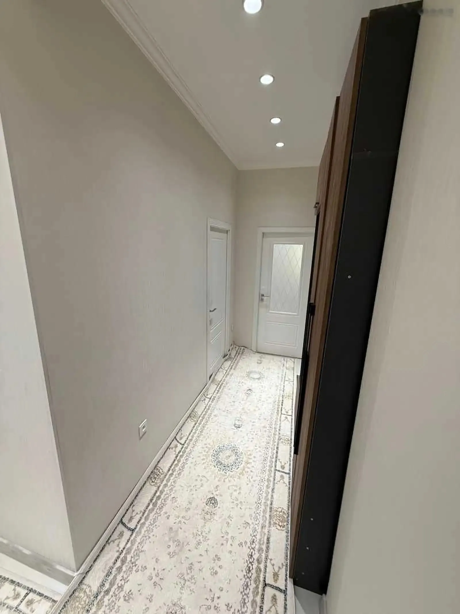 2-комн. квартира, 12 этаж, 90м², Голубой экран — миниатюра 4