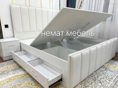 Двуспальная кровать