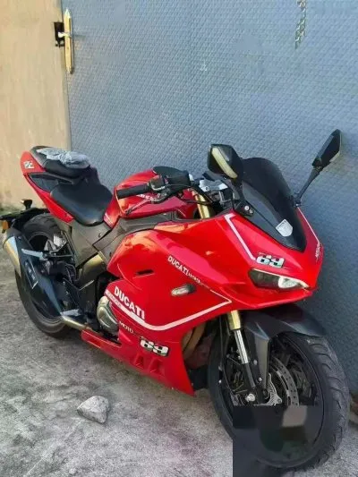 Мотоцикл Ducati 400 на заказ — миниатюра 3