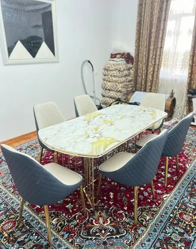 Стол с стульями