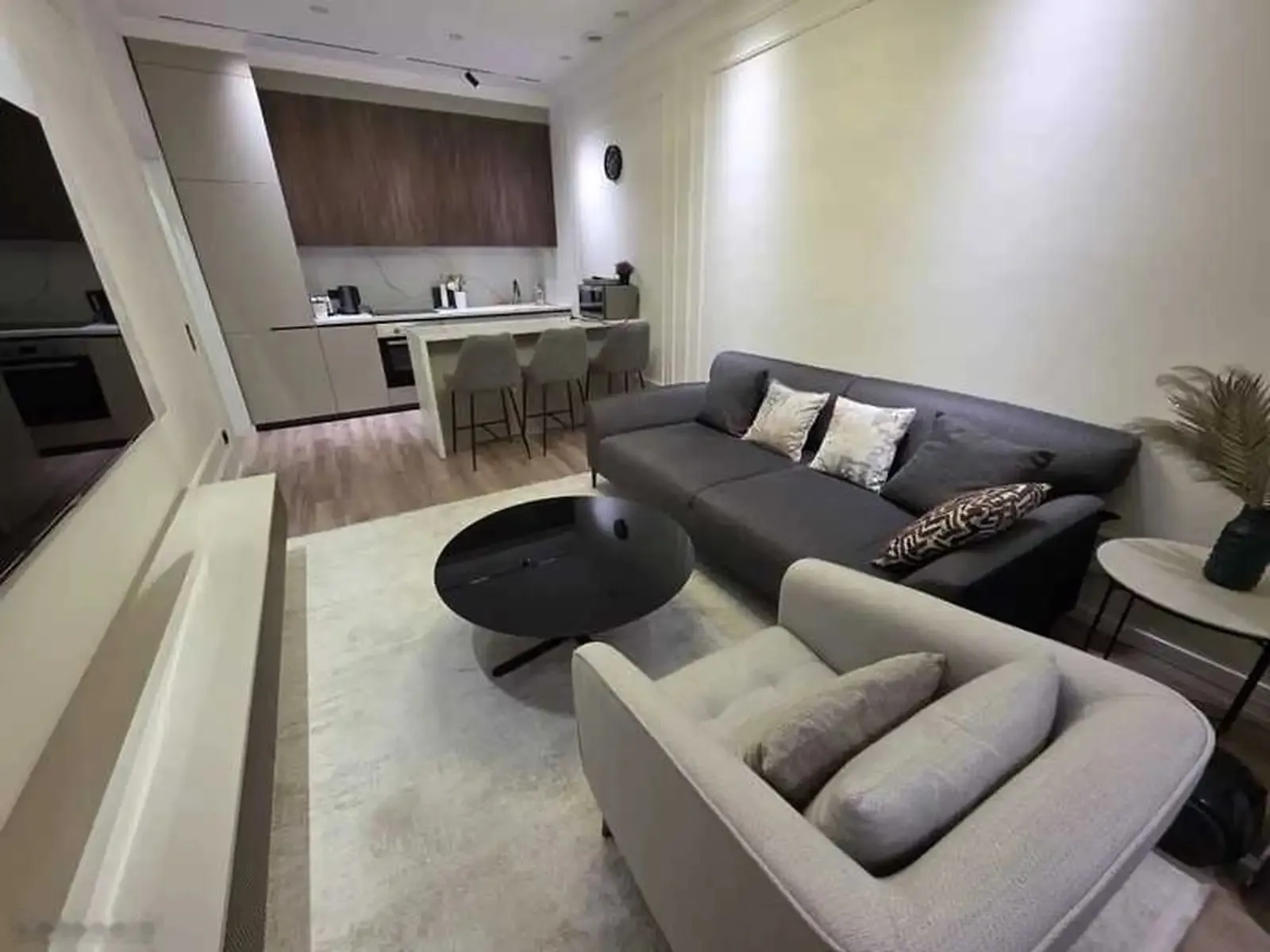 2-комн. квартира, 8 этаж, 52м², Пушти Парламент — миниатюра 1