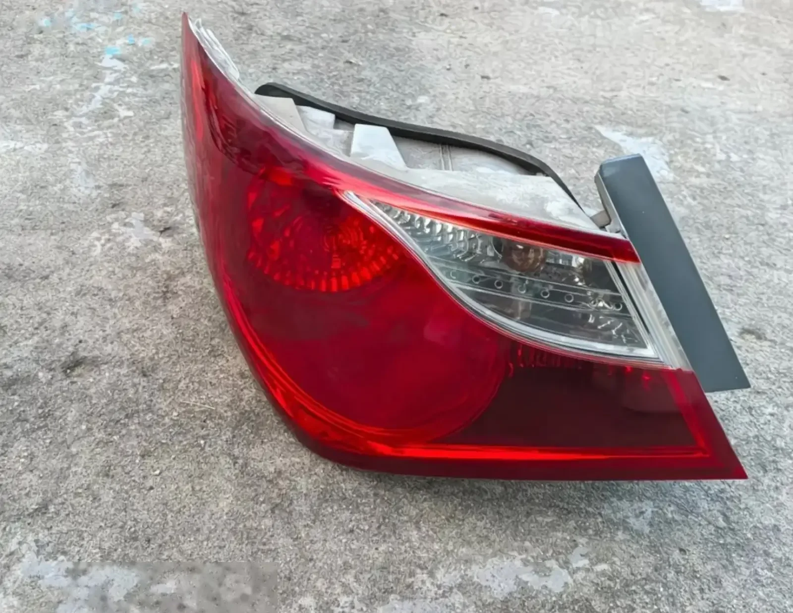 Задние стоп фары от Hyundai Sanata YF