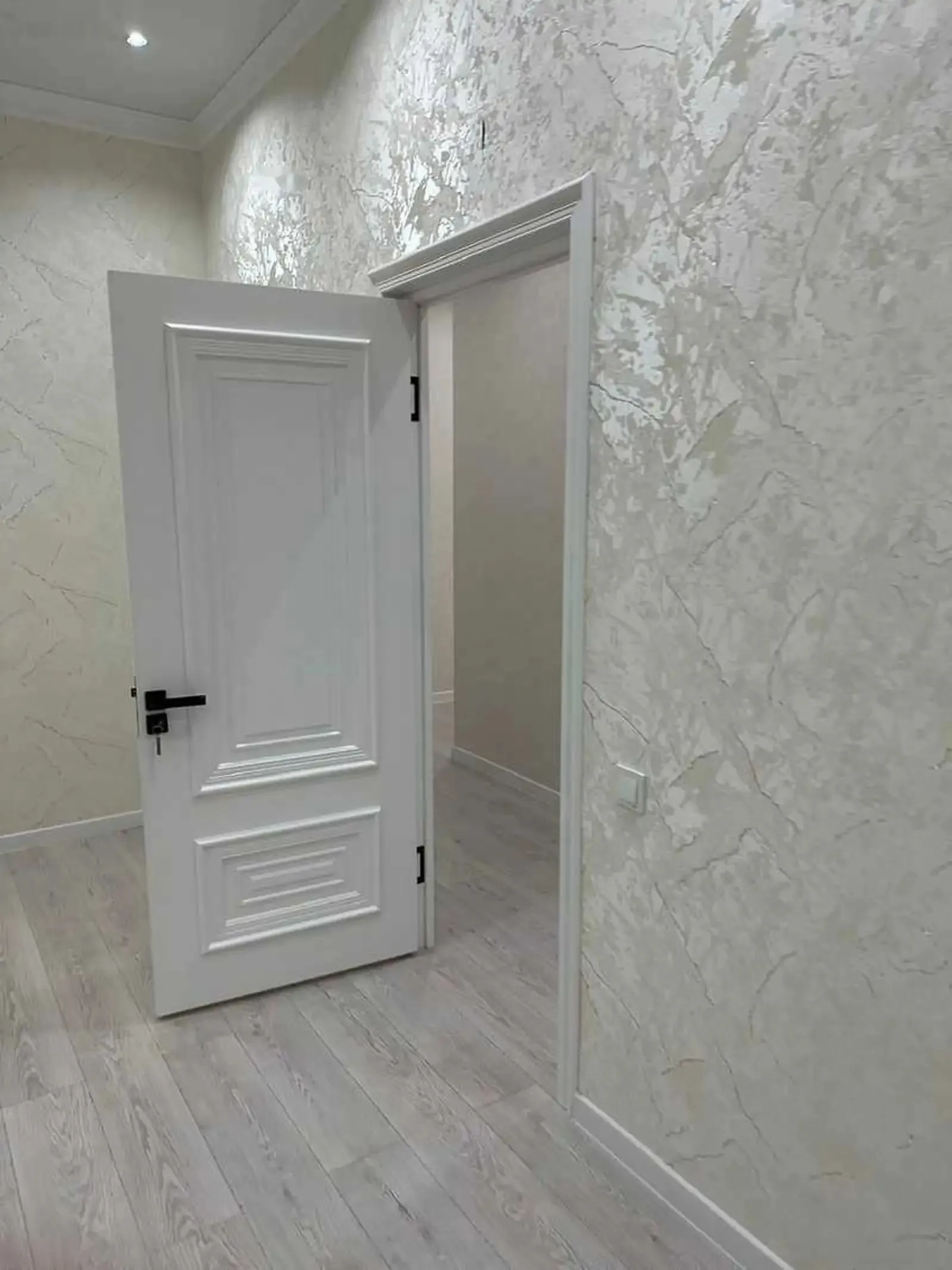 3-комн. квартира, 10 этаж, 80м², Аэропорт — миниатюра 9