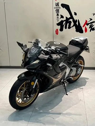 Мотоцикл Dugati 400 cc