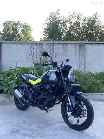 Мотоцикл Benelli — миниатюра 1