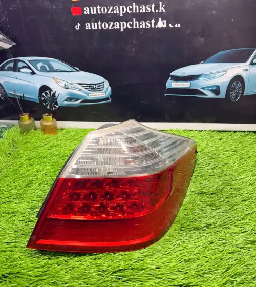 Задняя стоп фара Hyundai Genesis