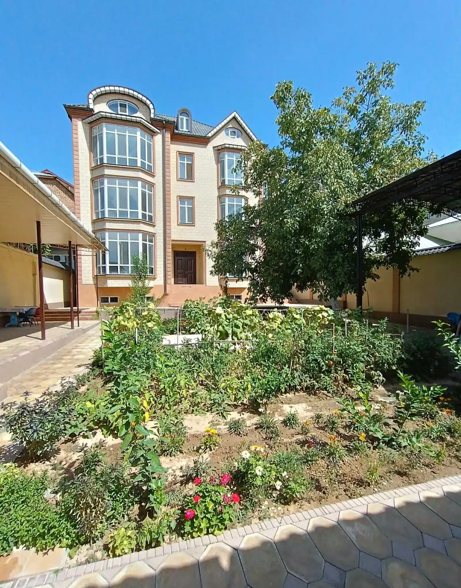 4-этажный, 17 комнатный дом, 986 м², Карамова