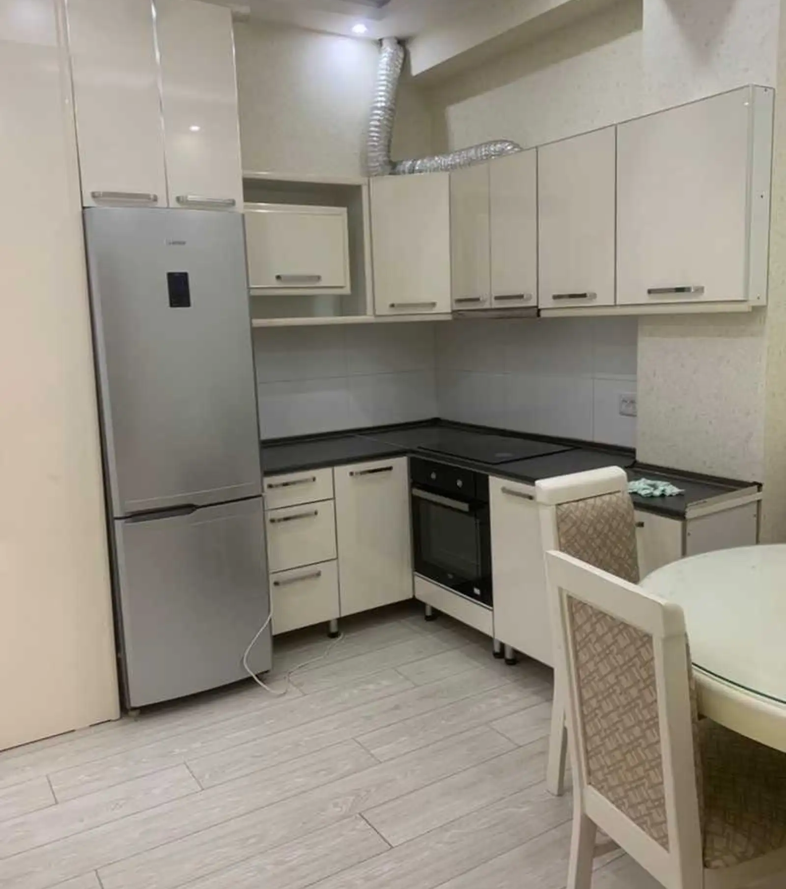 2-комн. квартира, 2 этаж, 65м², Сомони назди Бозори Мехргон пушти Бонки Эсхата — миниатюра 4