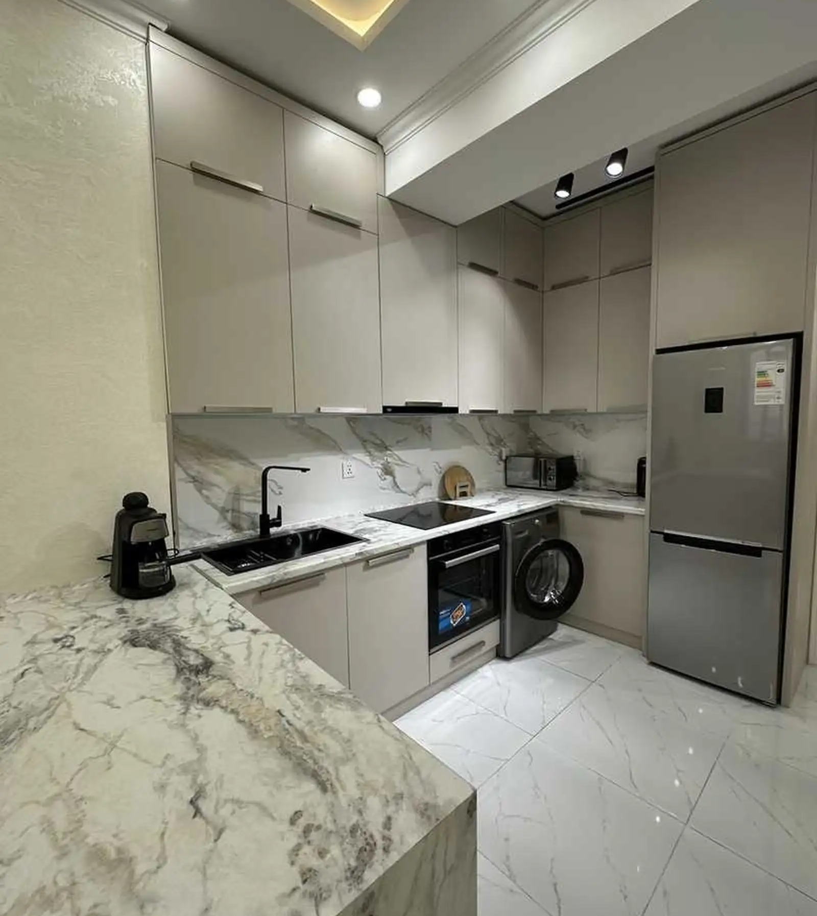 2-комн. квартира, 14 этаж, 65м², Караболо, Пеши Масчити Помириё — миниатюра 7