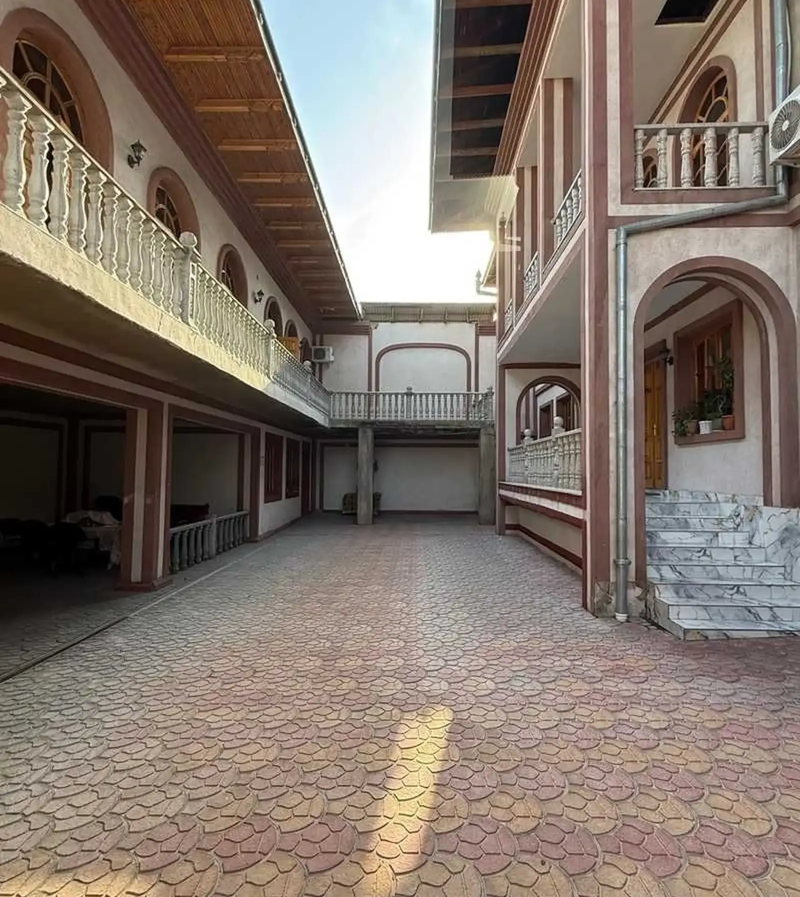 2-этажный, 9 комнатный дом, 350 м², Сино Музей М.Турсунзода