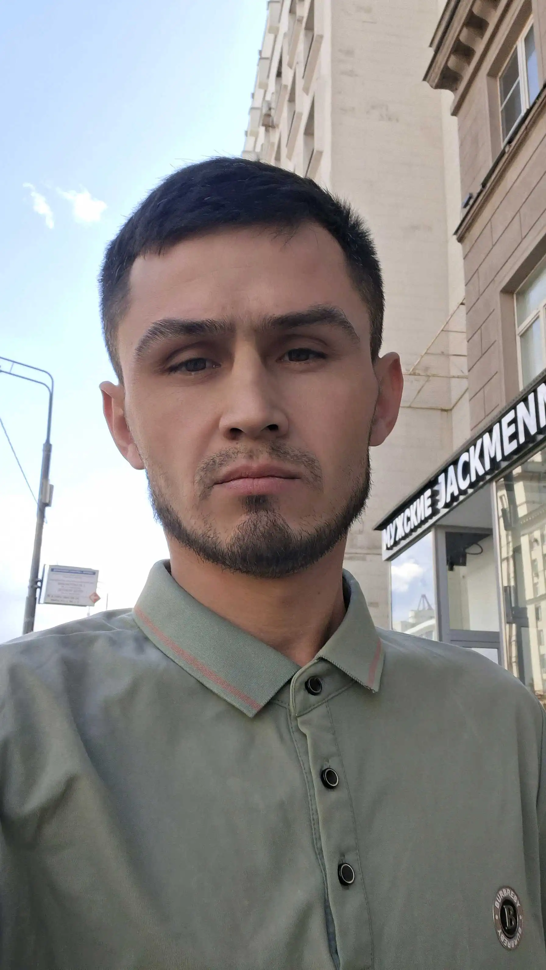 исфандиёр