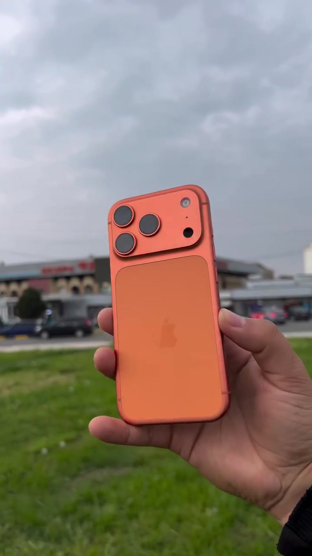 🔥 iPhone 17 Pro 256GB 🧡 ОРАНЖЕВЫЙ — как новый!

✨ Идеальное состояние  
🔋 Аккумулятор 100% (всего 96 циклов)  
📱 eSIM + eSIM (2 номера одновременно)  
📦 Полный комплект: коробка, документы  
✅ Растаможен, без ремонтов и дефектов